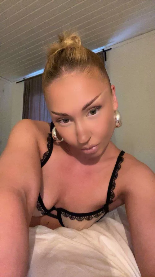 ensam hemma vem vill komma?🙈