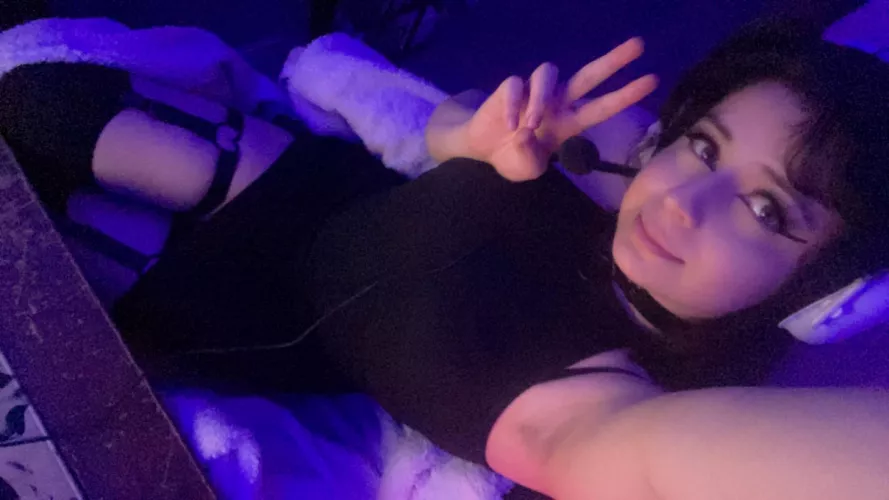 Gamer goth vibes!🥰🖤