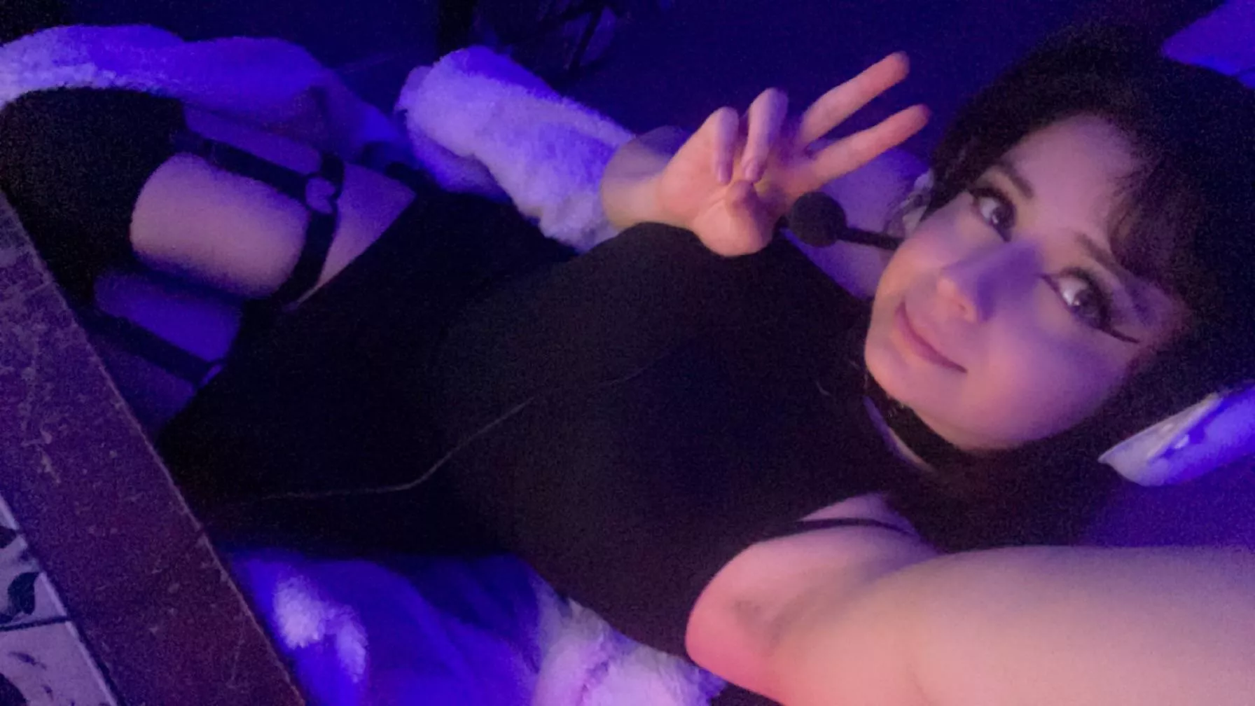 Gamer goth vibes!🥰🖤