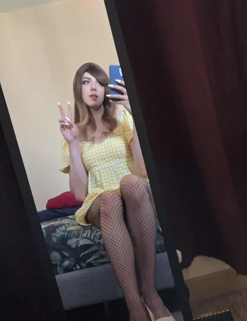 I love long nails, they feel so feminine 🤍