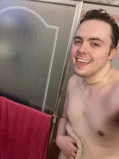 Just popped out the shower!! Let’s go play some video games 👾📀🎮