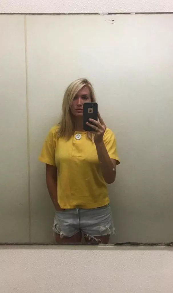 Love the bra lines on this milf 