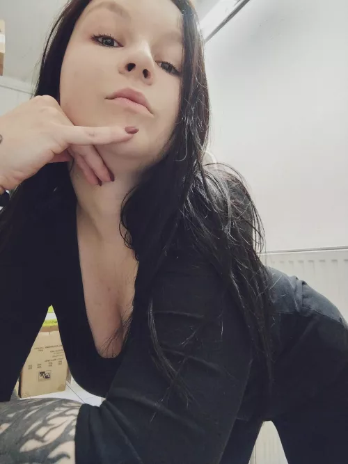 Monday badass pose [F]