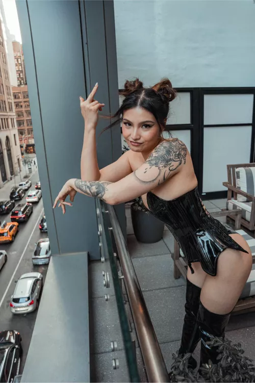 Mx Tomie giving you the finger 