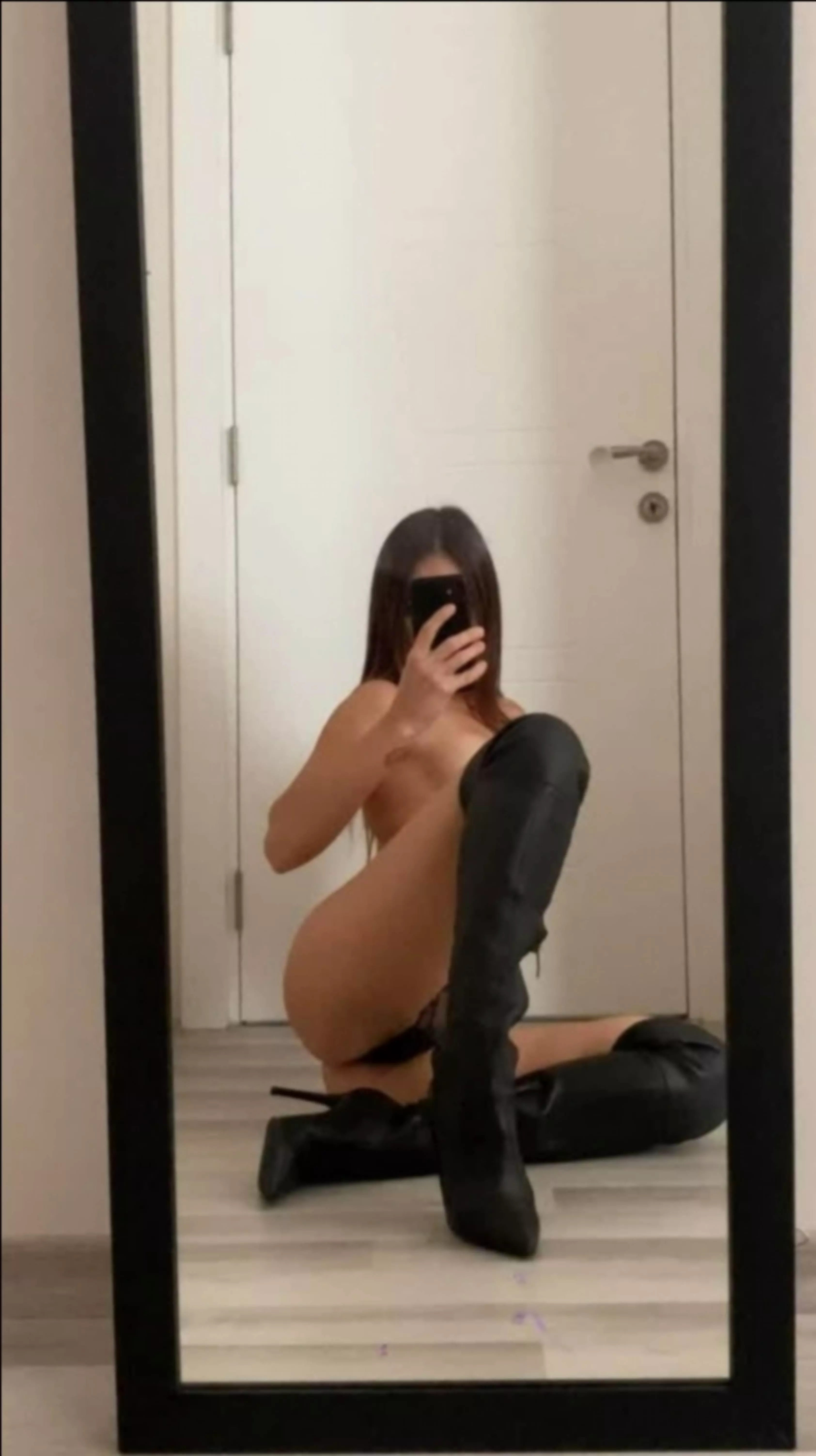 My Arabian body goes well with these cool boots