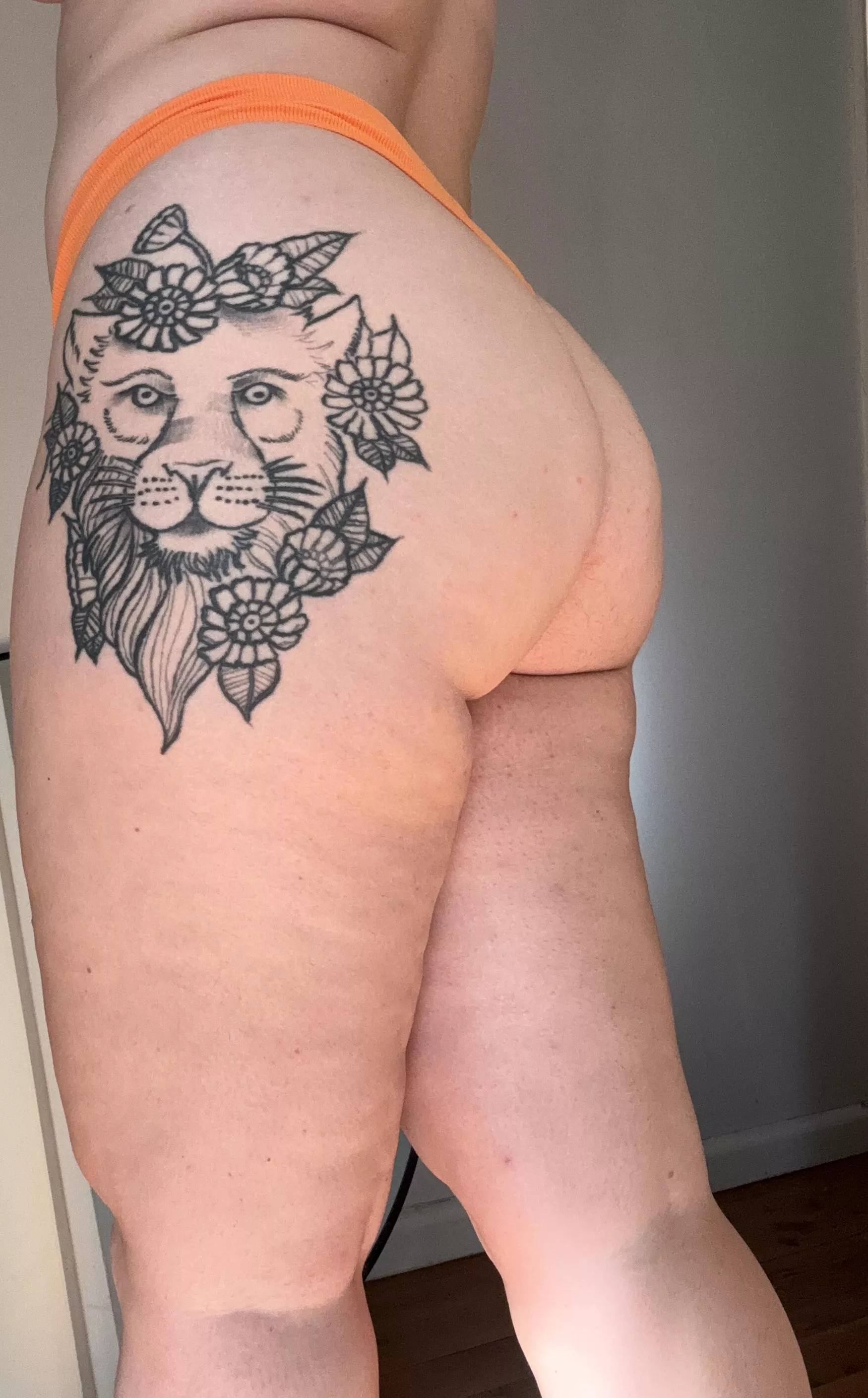 my biggest kink is sending nudes to strangers
