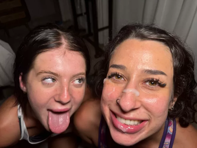 My cousin & I were bored on holiday so we invited a random tinder boy over & shared his load 