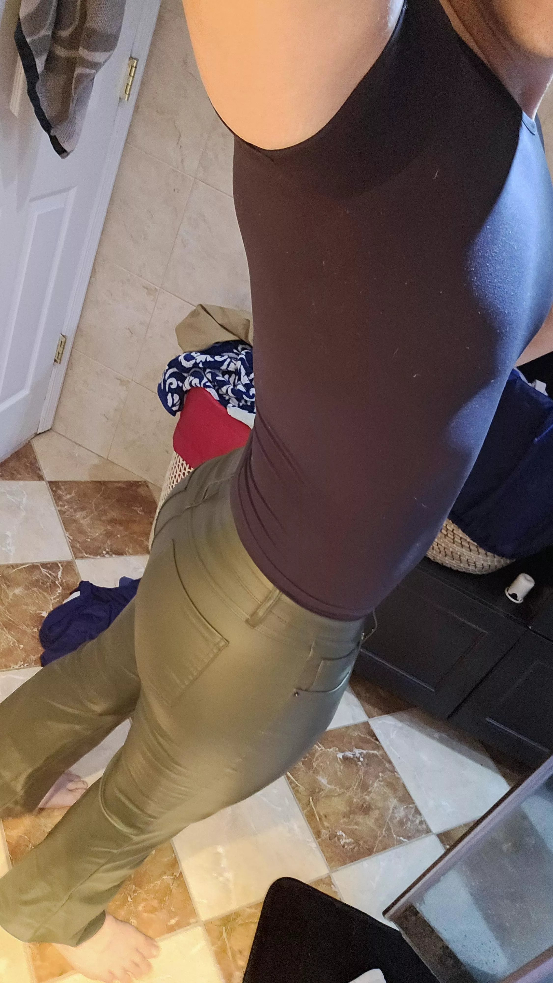 Not a fan of kim but this femboy loves skims. 