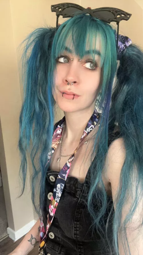 Hi there! My fav hairstyle. 