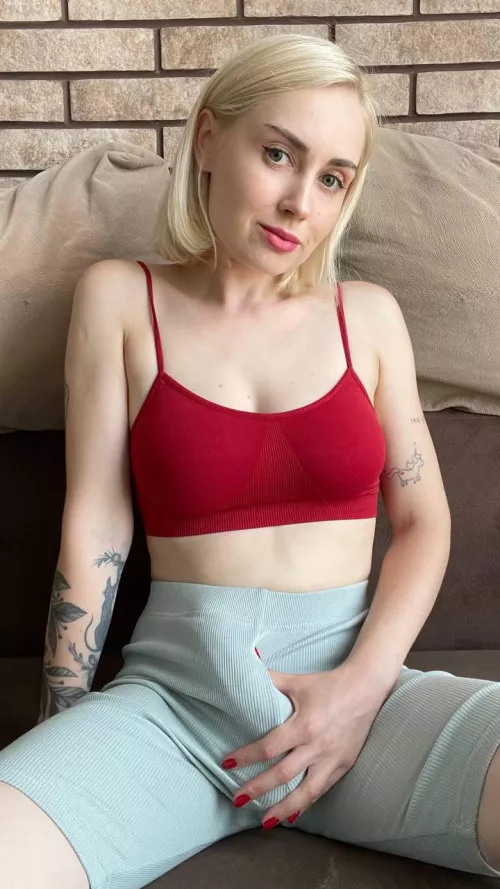 I see you keep staring at my bulge