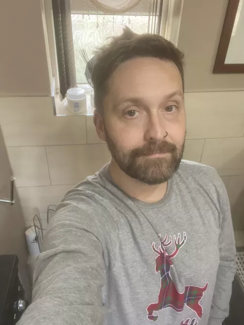 Just because it’s not Christmas doesn’t mean I can’t wear em. I’m just 5 months early, good Wednesday morning world 😂