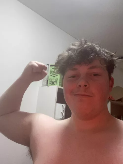 No any nudes but I would love to go to the gym covered in your piss