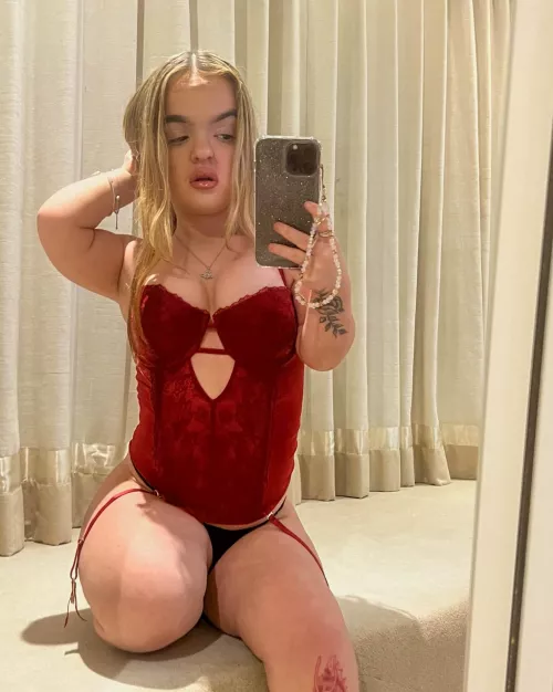 Are you looking for a short girl with thick thighs