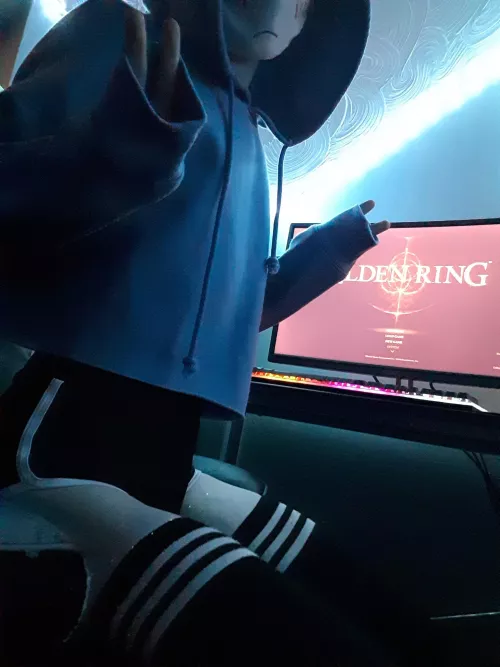 Gaming in femboy clothes is so much more fun lol