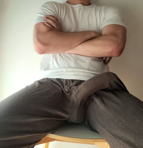 Grey sweatpants are my (27) favourite outfit