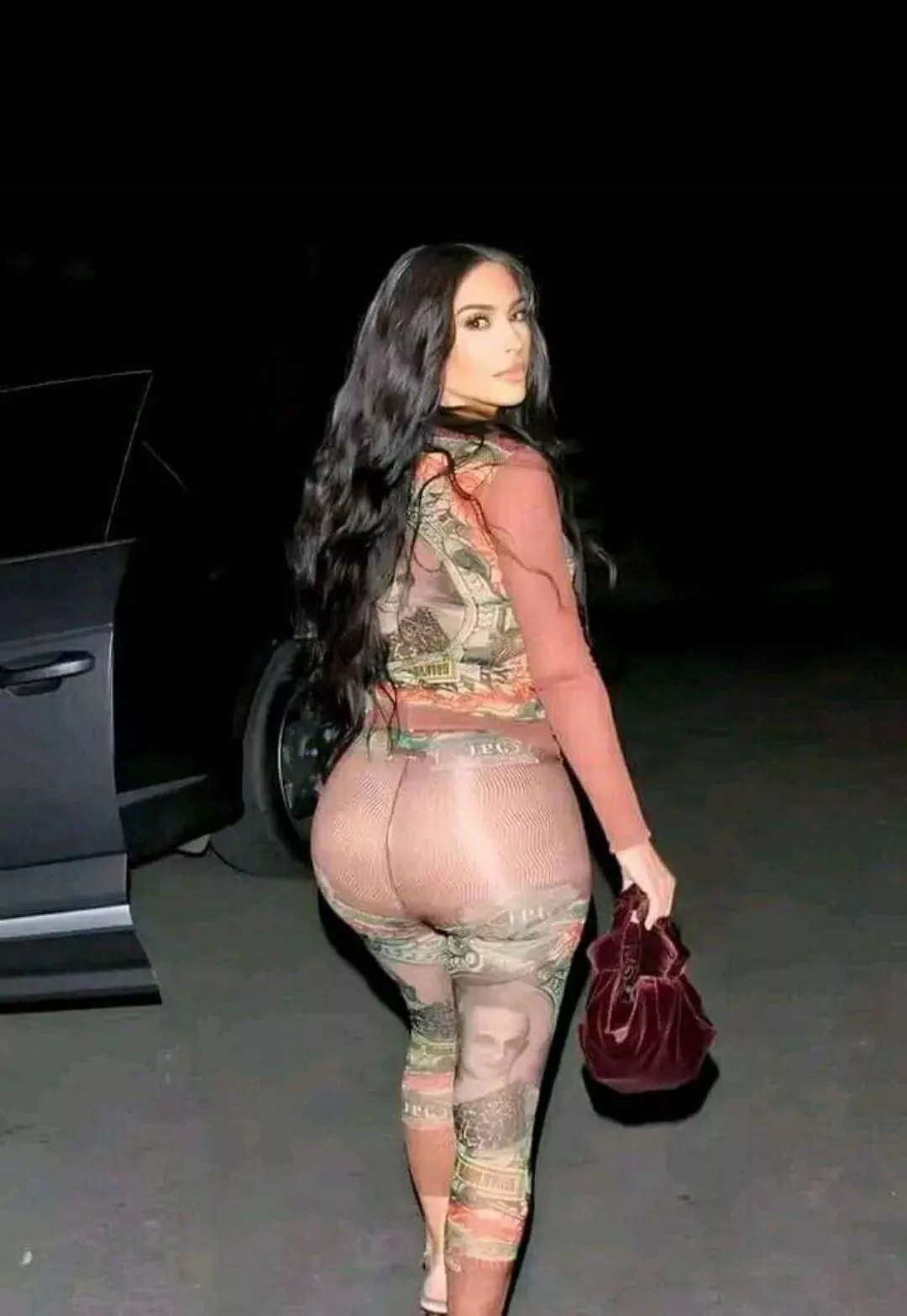 Kim so hot 🍑