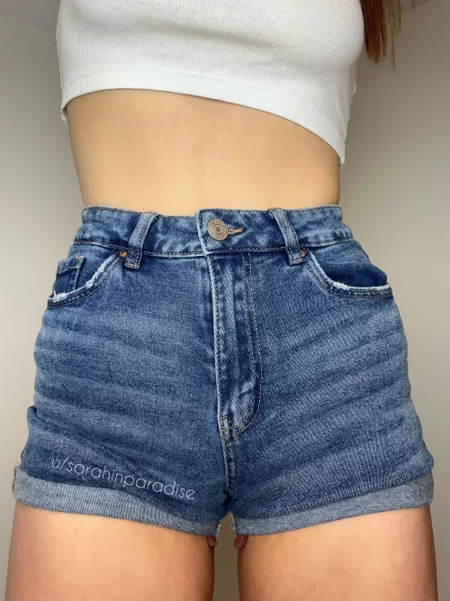 My labia slips outta my shorts sometimes! 