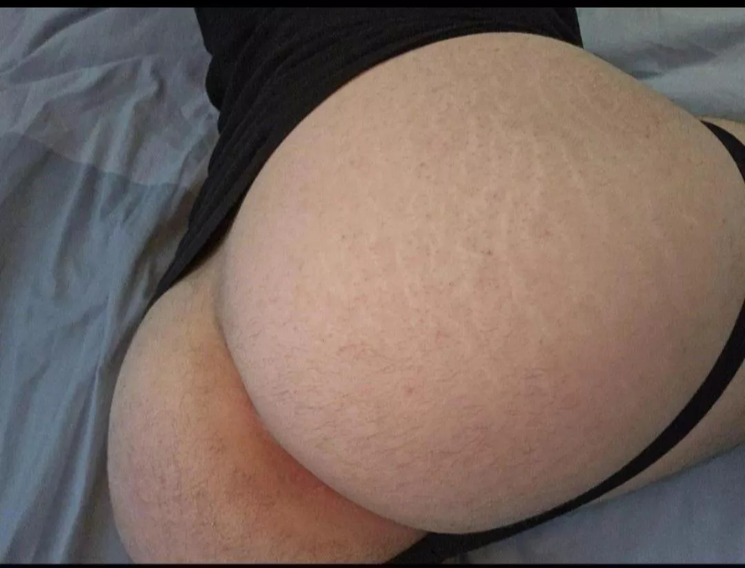 What u do first? Spank or fuck this bussy?;)