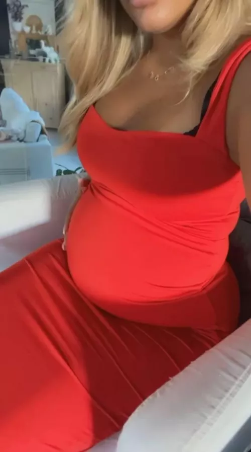 Who wants to feed me a hot dog 🌭?🤤