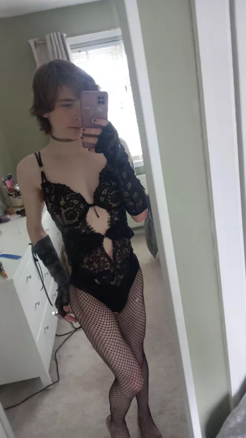 Who wants to play smash bros ;) 