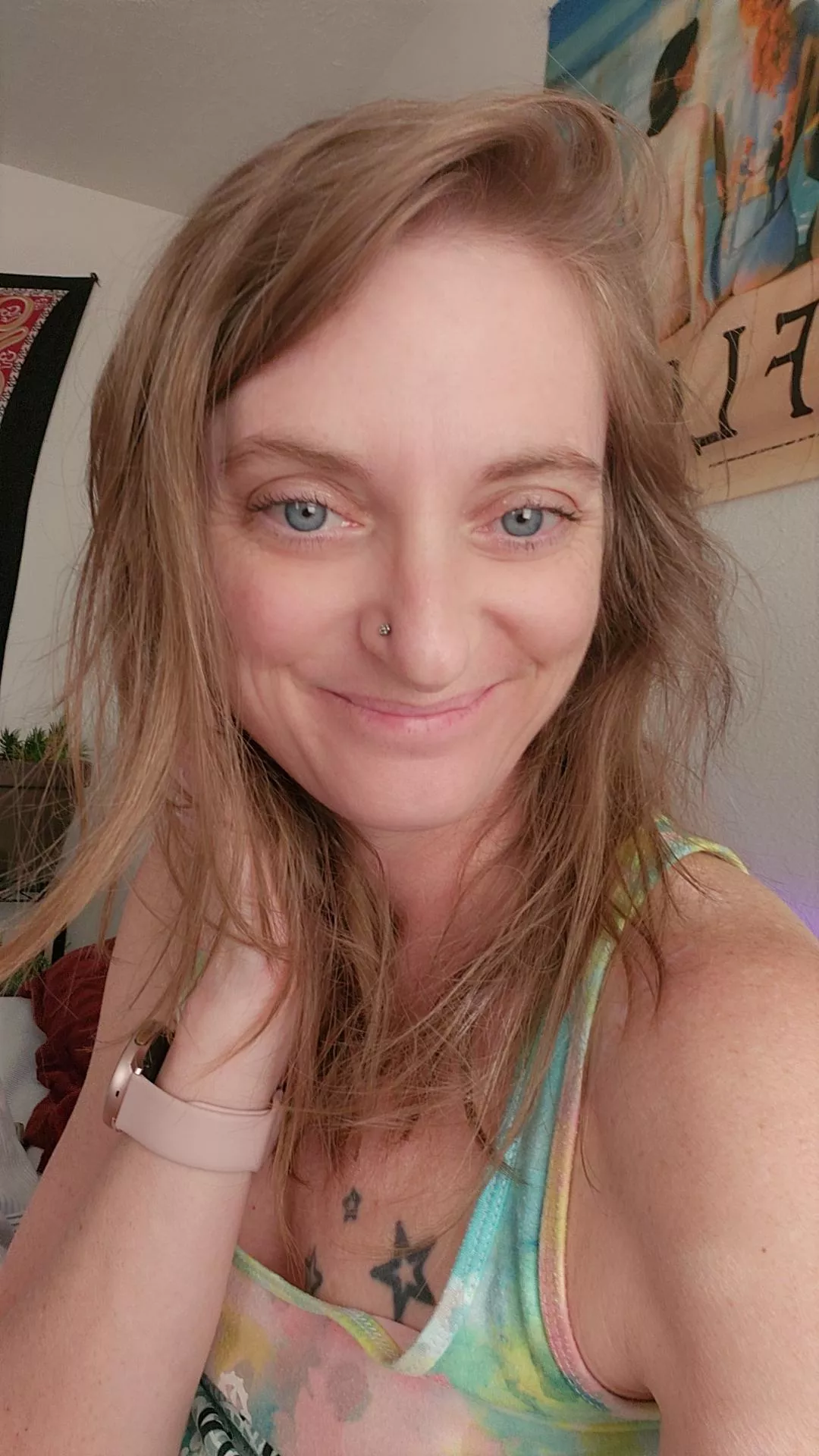 All natural MILF, fresh faced in the morning