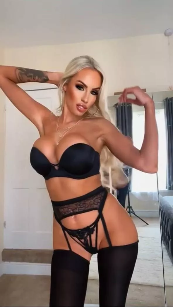 Bimbo body are the best place to rest a sad face. 