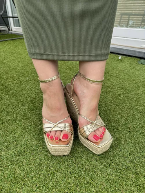 Golden heels? ❤️