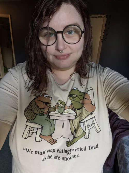 Happy Saturday 🖤 your girl is sick 😭