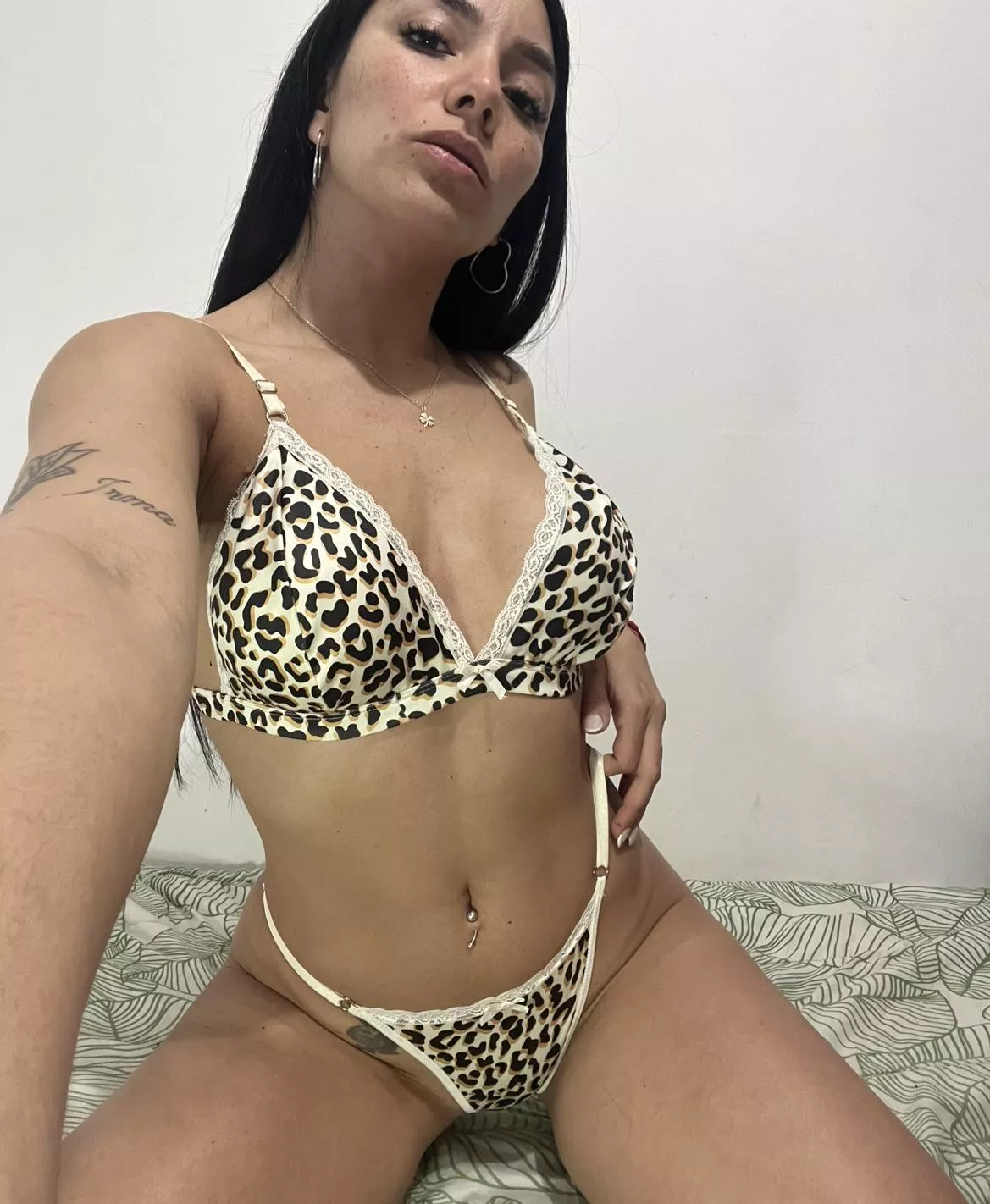 I'll let you put your finger in my button