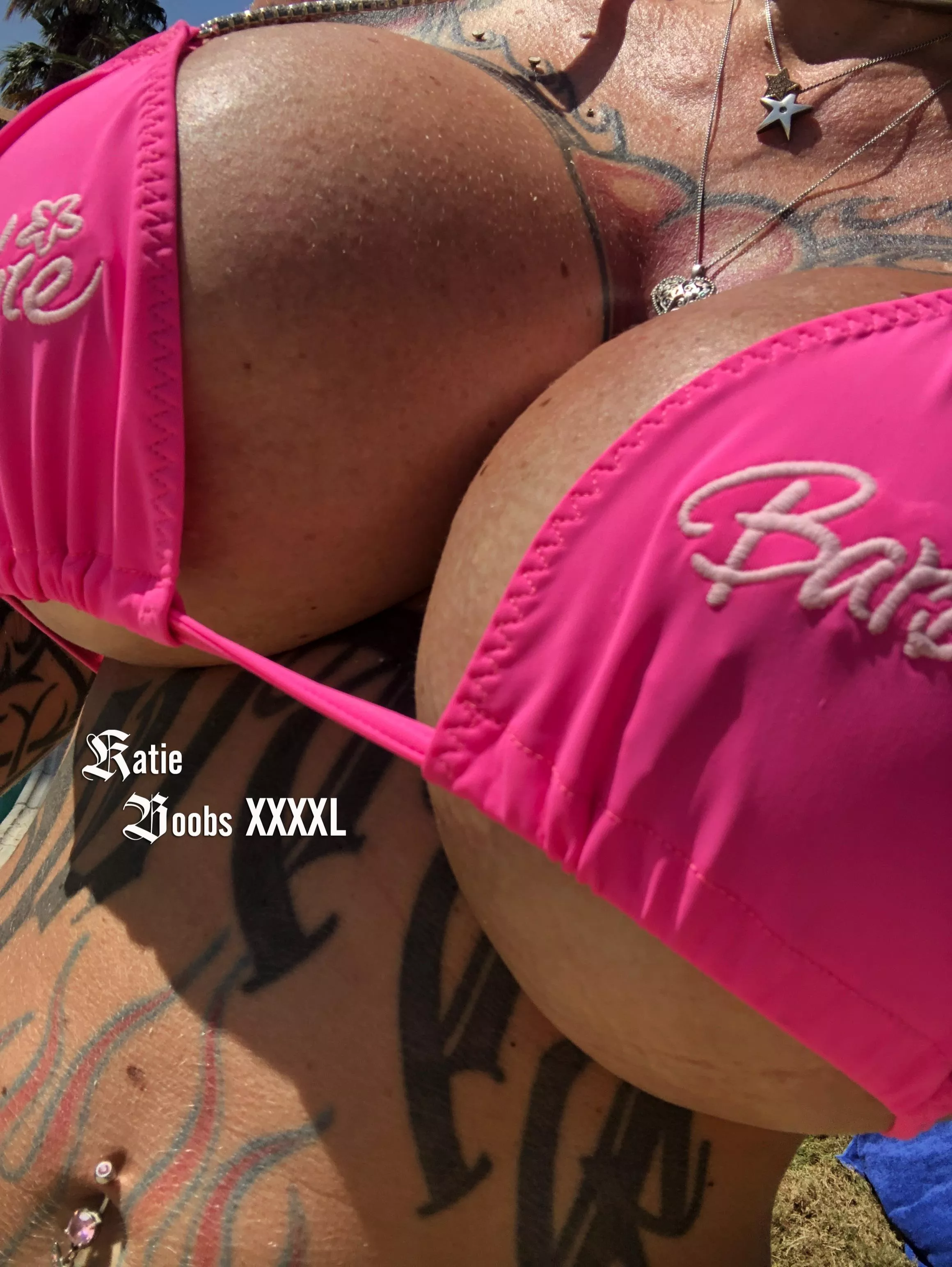 Just some Bimbo boobs to empty your mind