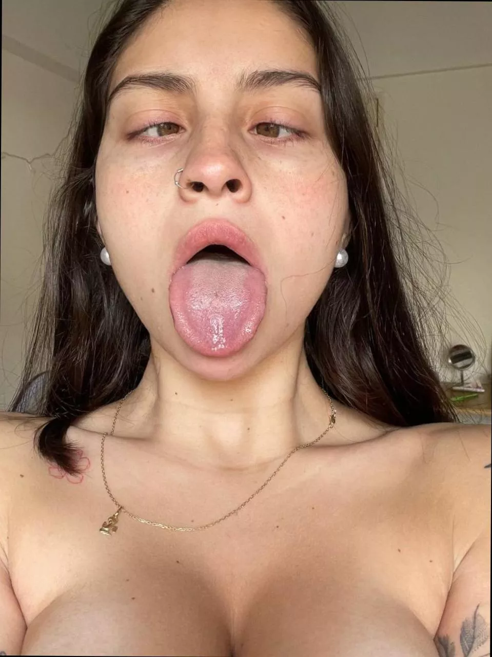 My tongue is long, do you like it? 