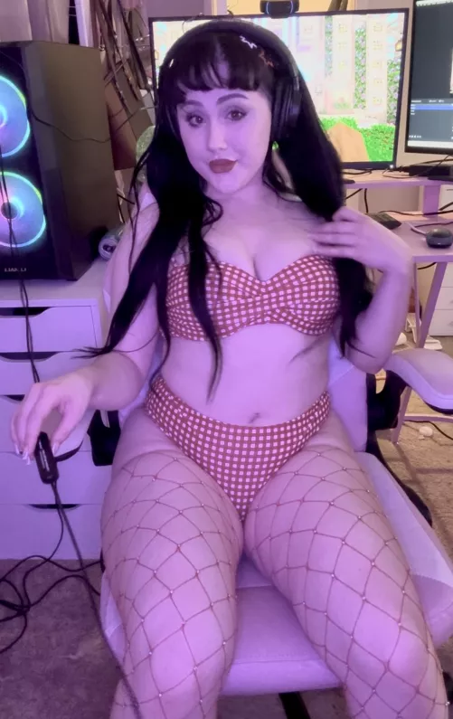 Playing deftones and strip Minecraft <3