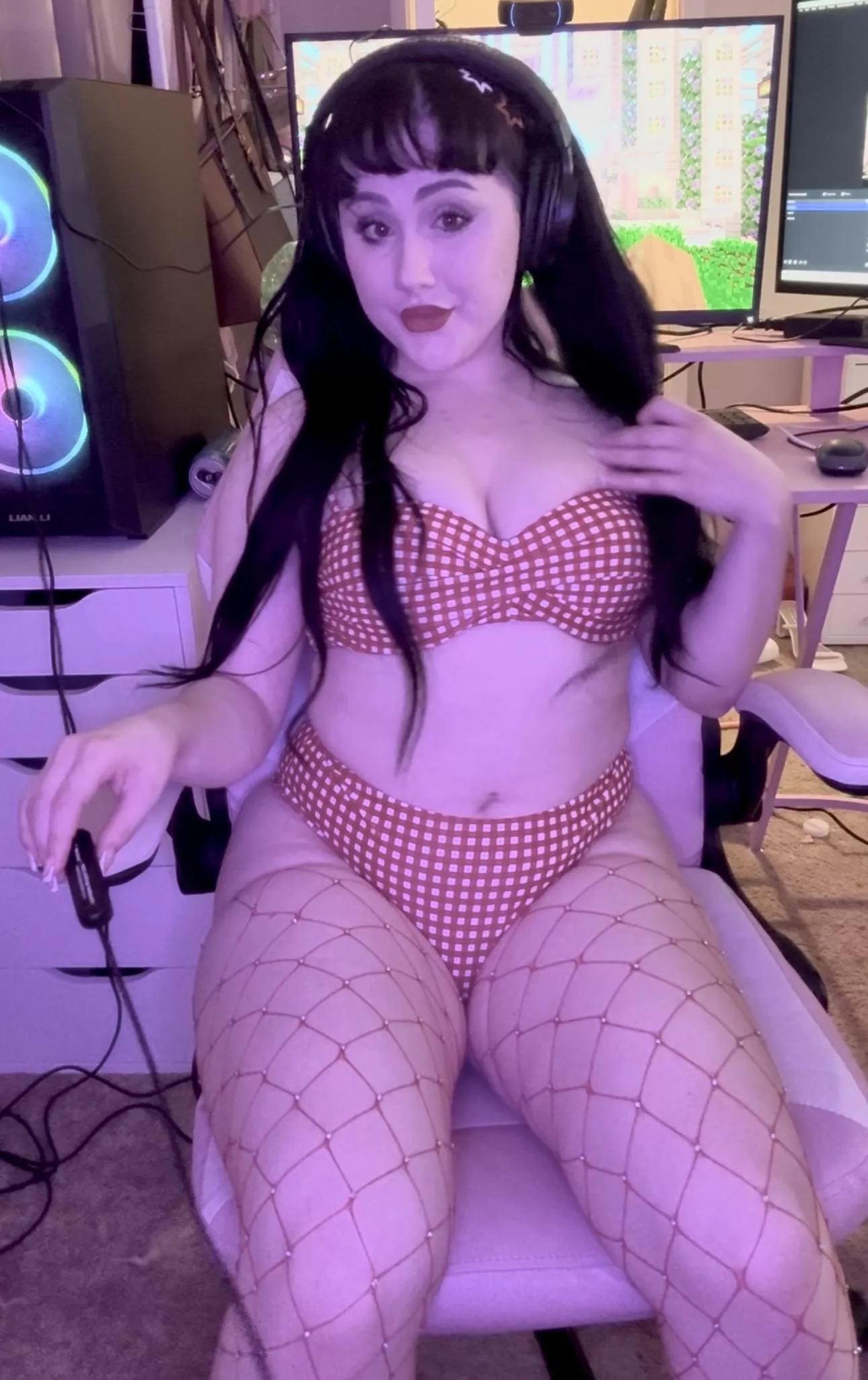 Playing deftones and strip Minecraft <3