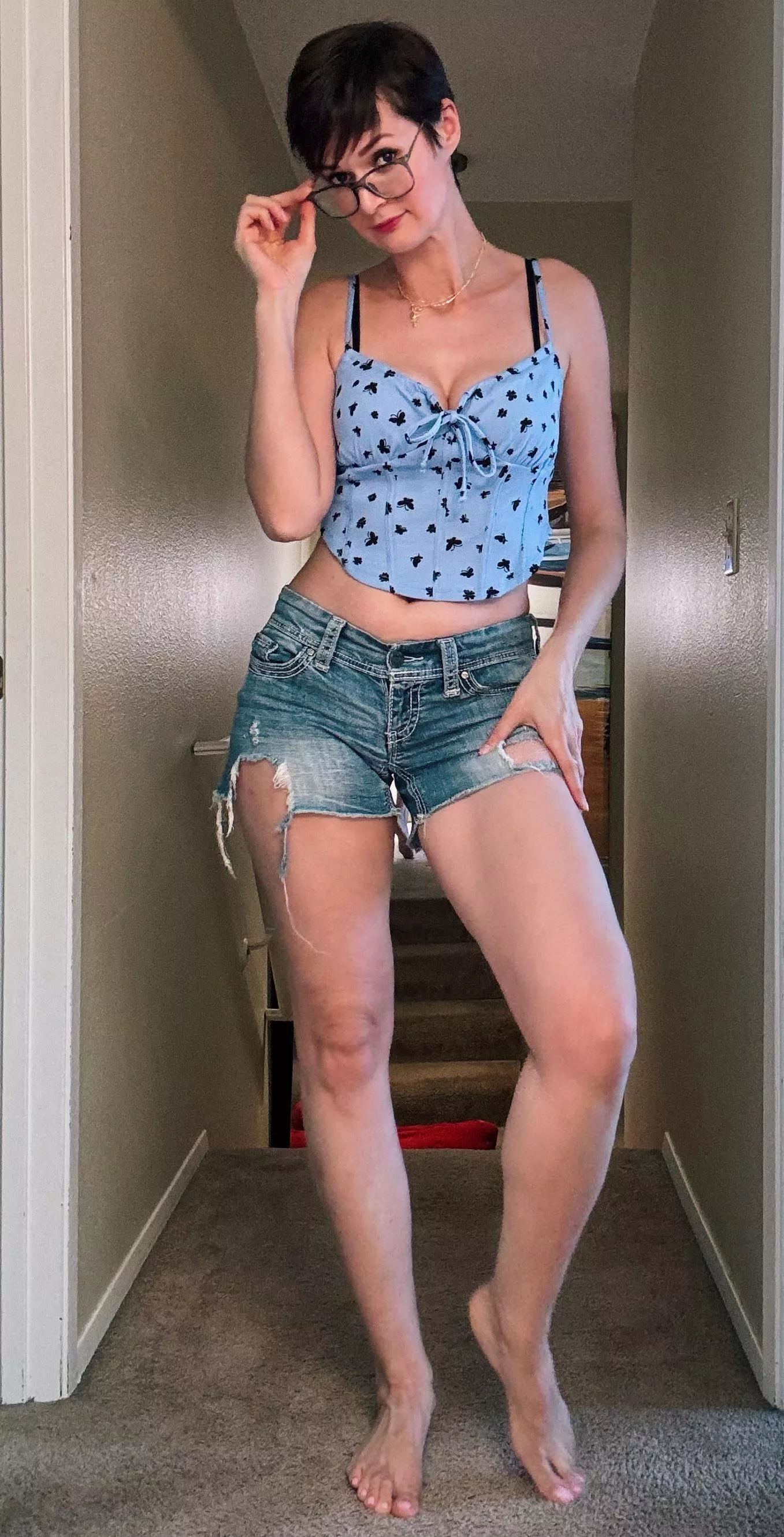 Short hair looks best on confident women 