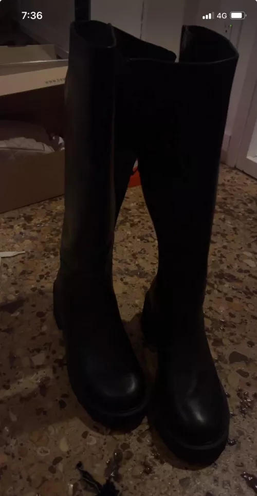 Would anyone know what boots these are?