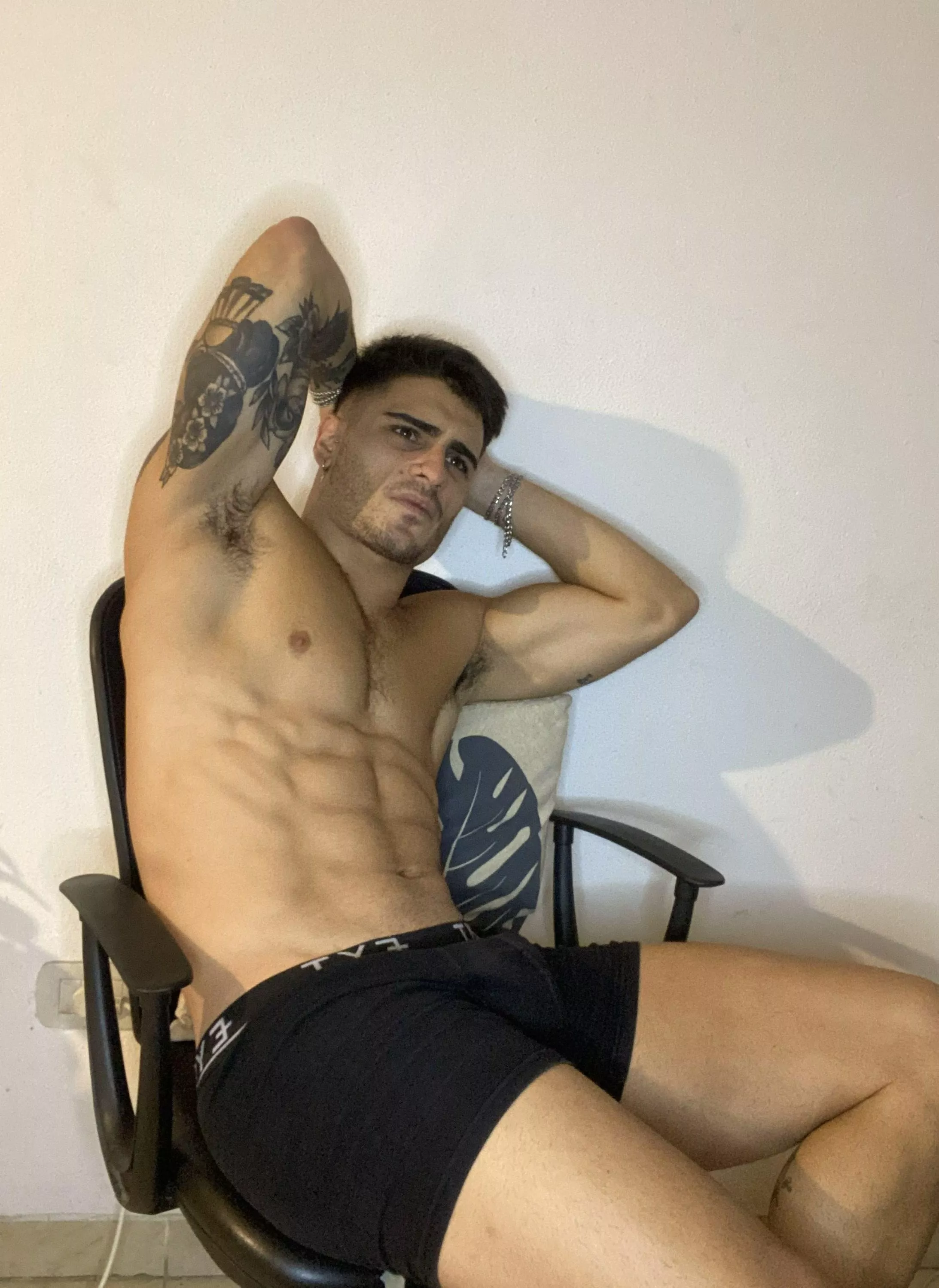 [24] flexing for you