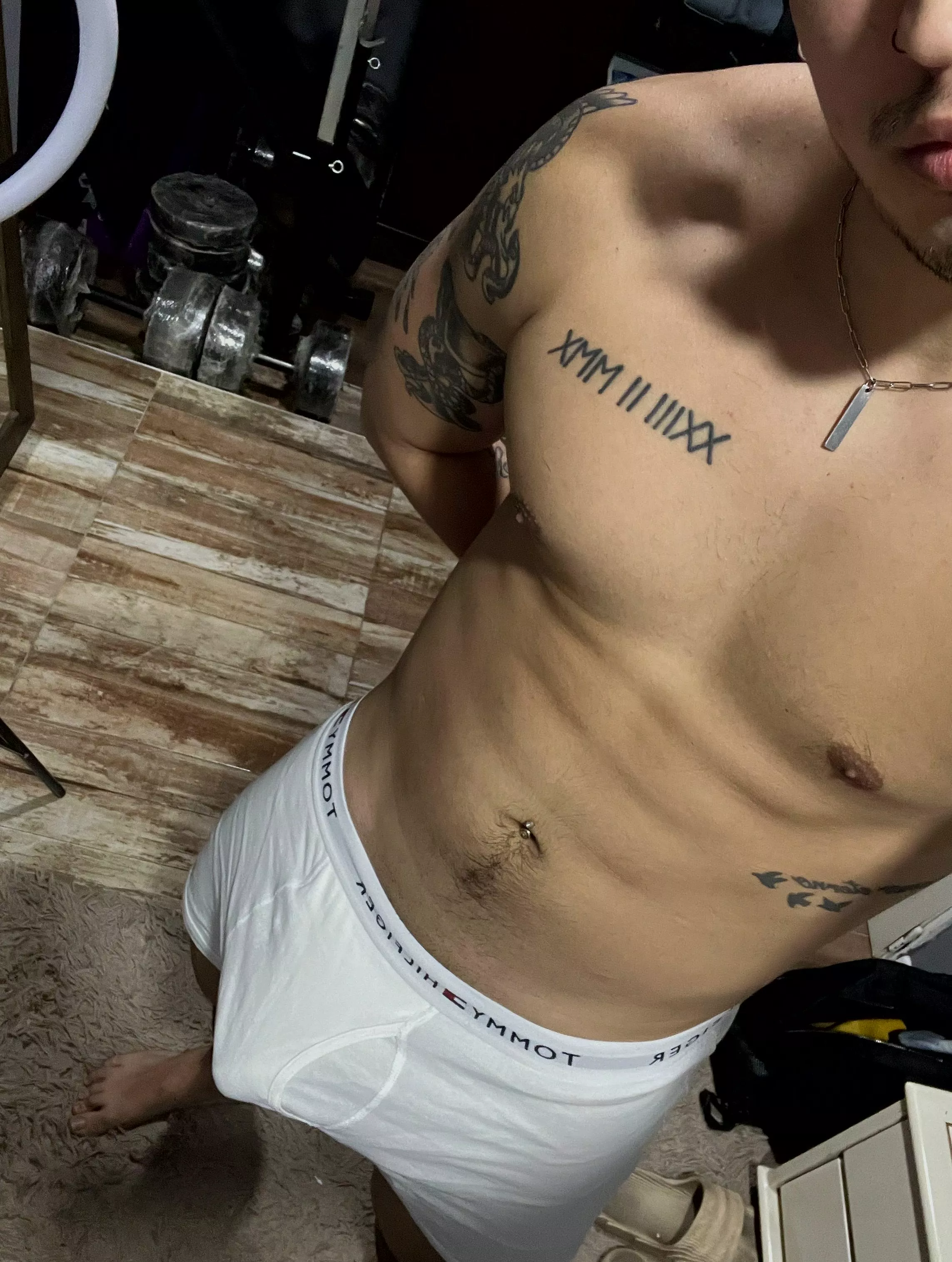 [24] quench your thirst with my buffed body