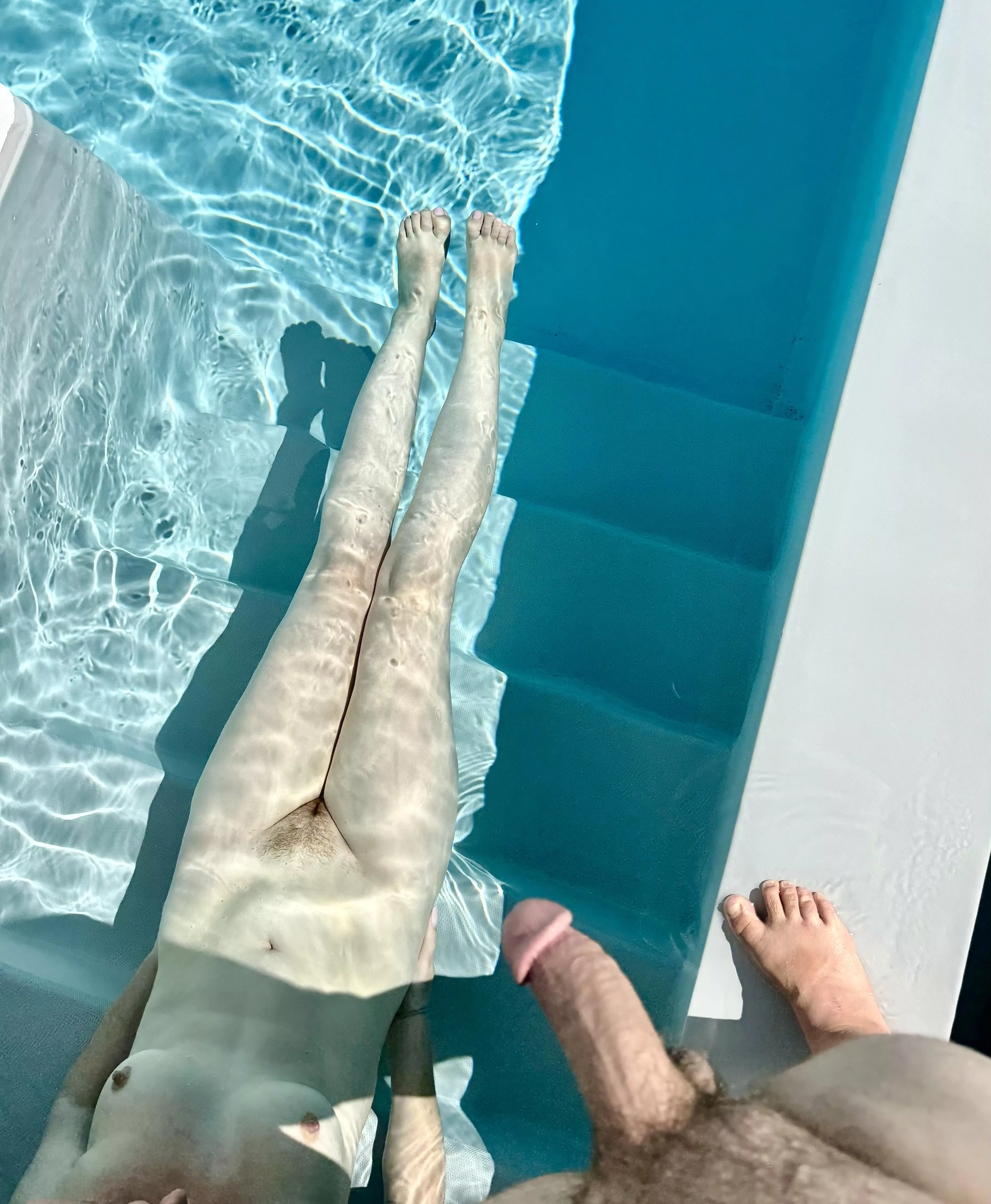 A shout out to everyone back in Aus freezing, it’s 35 degrees in Greece 😏