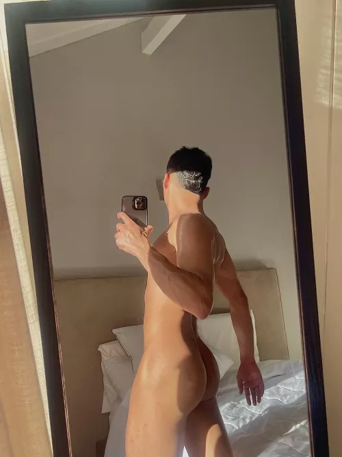 Does my 150lbs, lean frame get your heart racing? (18yo)