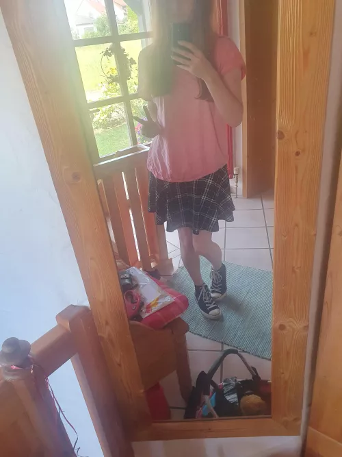 First time in public with a skirt 😖