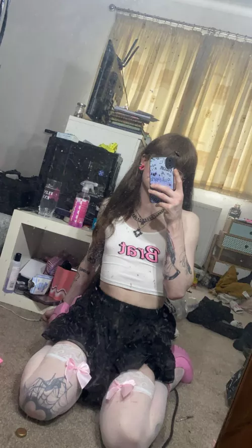 I honestly love this fit (pls ignore my messy room 😭)