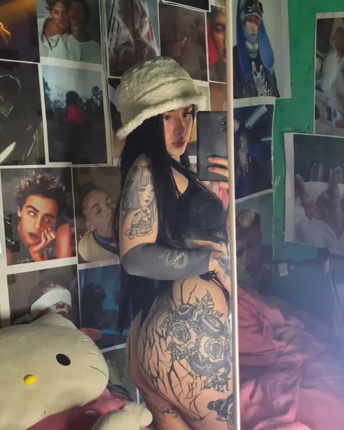 I want your warm cum dripping here 