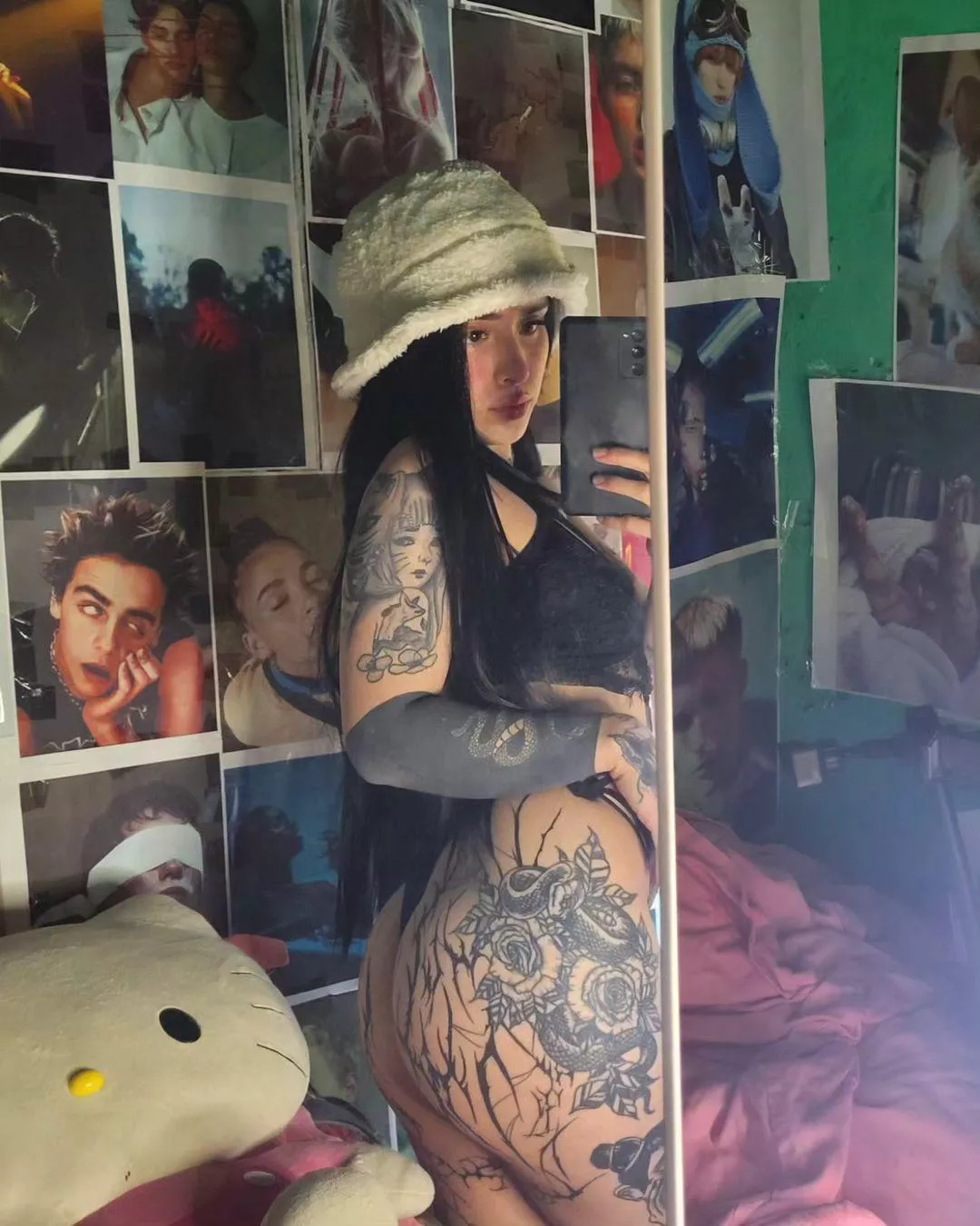 I want your warm cum dripping here 