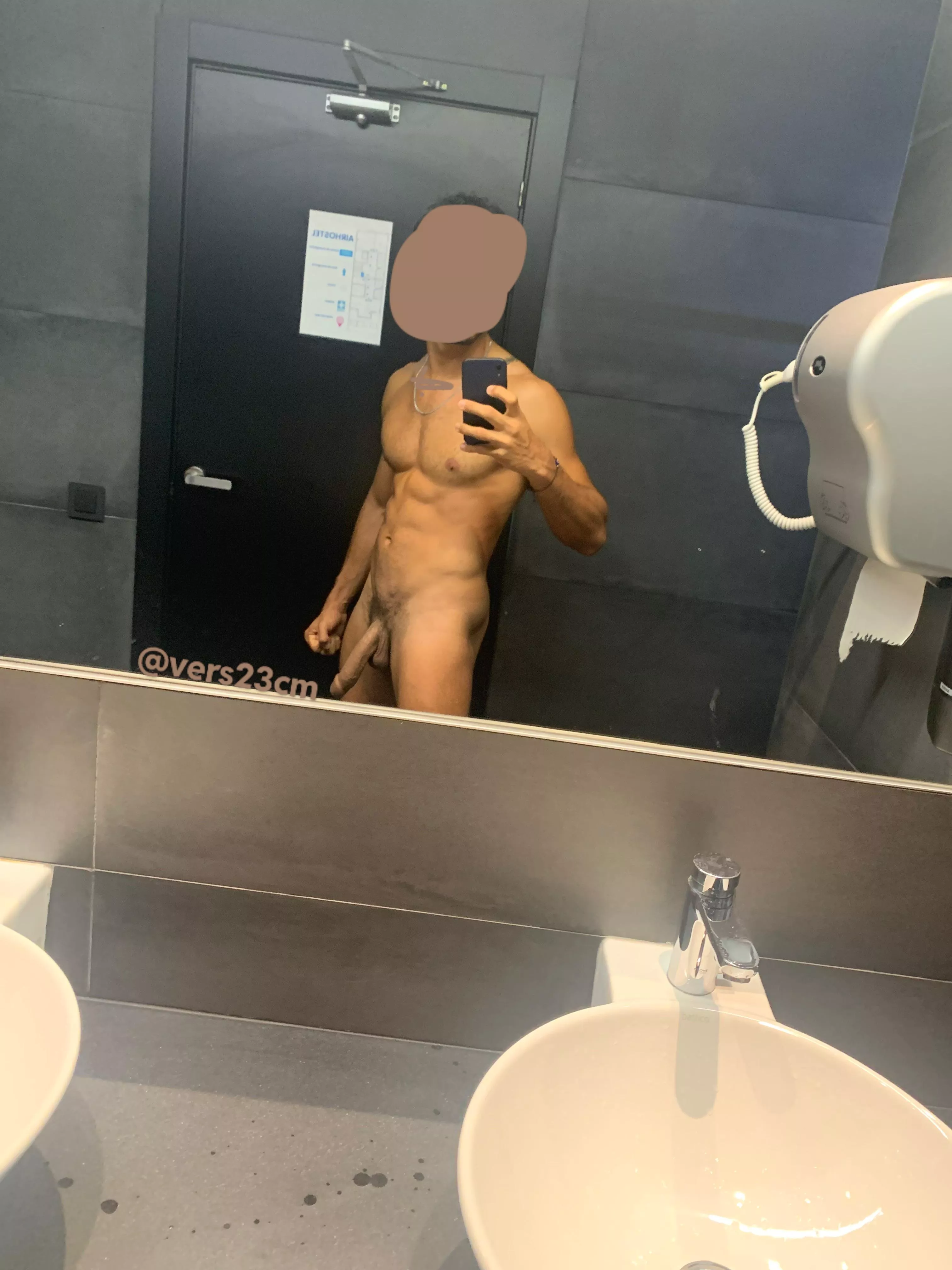 I woke up in this hostel so horny cause the guy sleeping next to me was naked