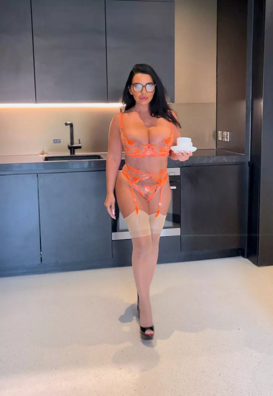 I'm gonna wear this outfit to ask my boss for a raise
