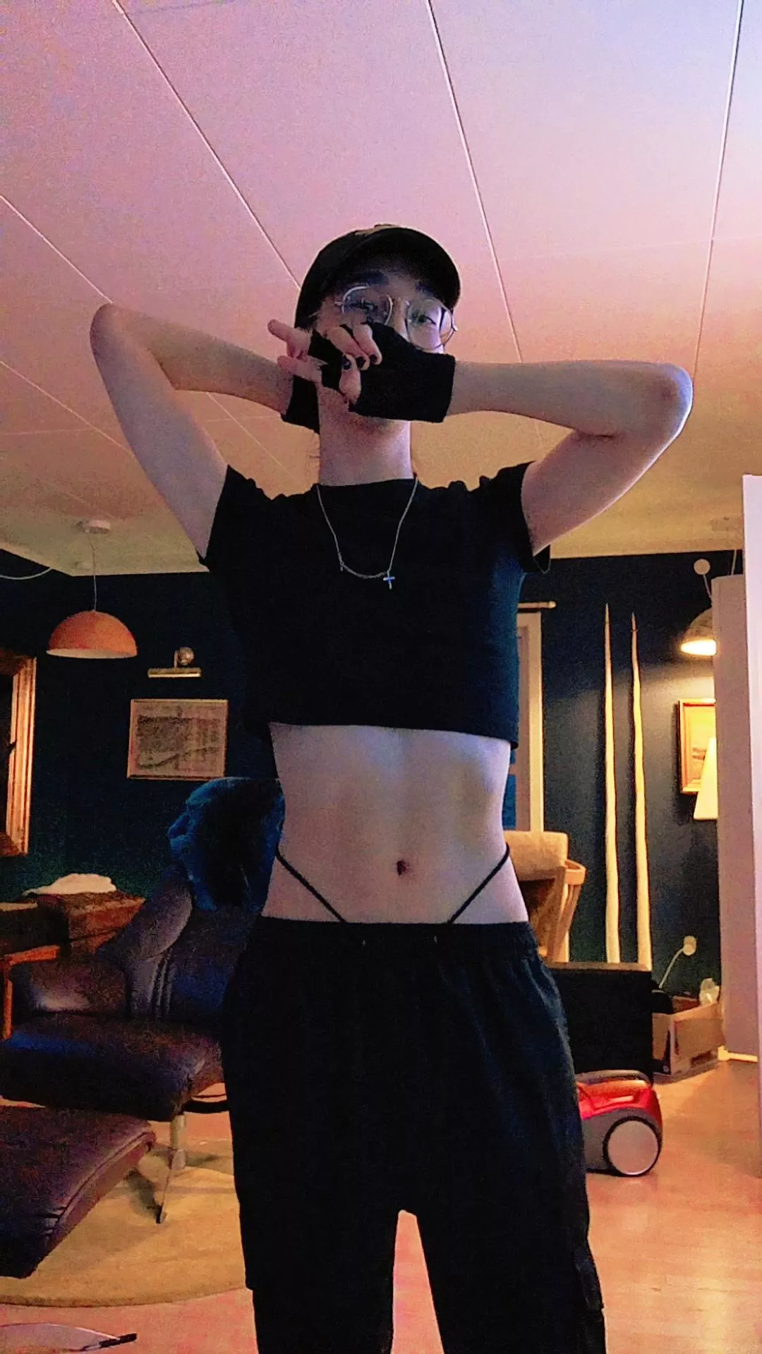 My favorite types of clothes I feel feminine in :3