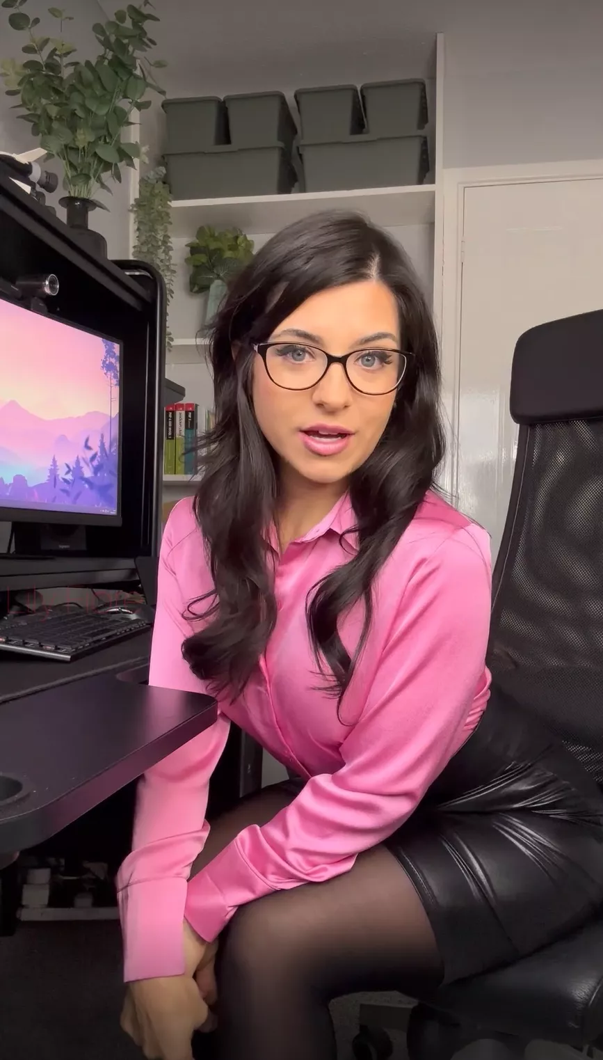 Secretaries who are considered attractive earn higher incomes. Its a fact.