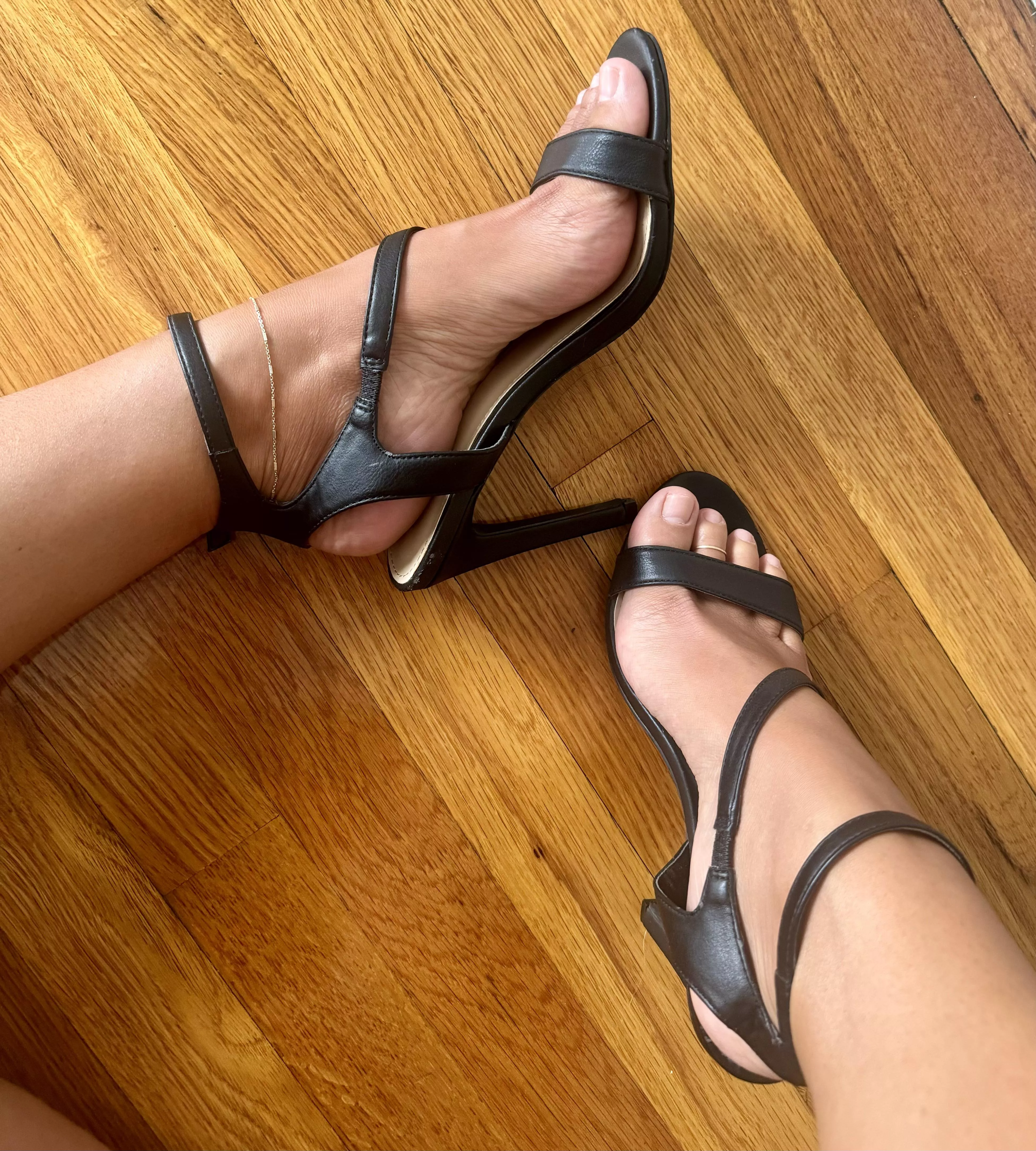 Who doesn’t love black straps with a tan?