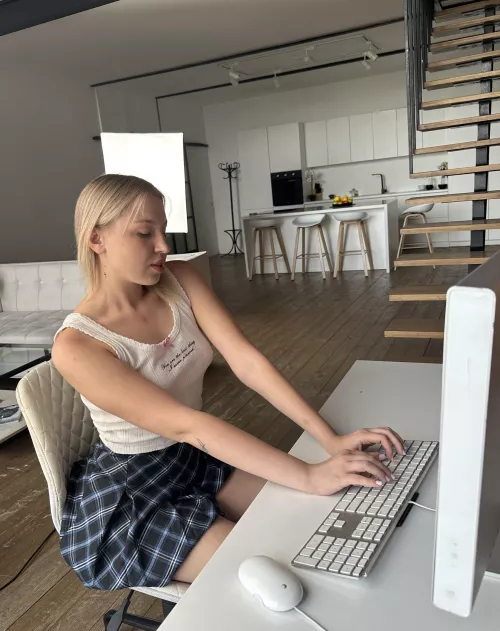 aesthetic gamer wants company