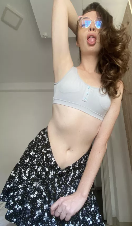 Deep and clean belly button is the crown of your fantasies